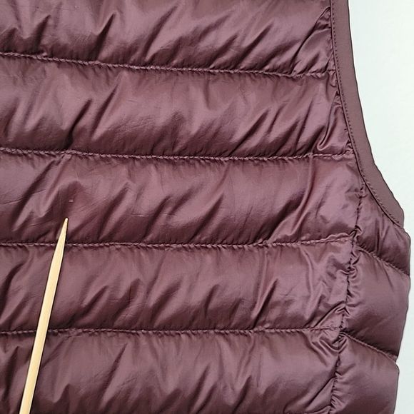 UNIQLO Purple Down Puffer Vest size XS Warm Lightweight Zipper Pockets - Picture 13 of 15